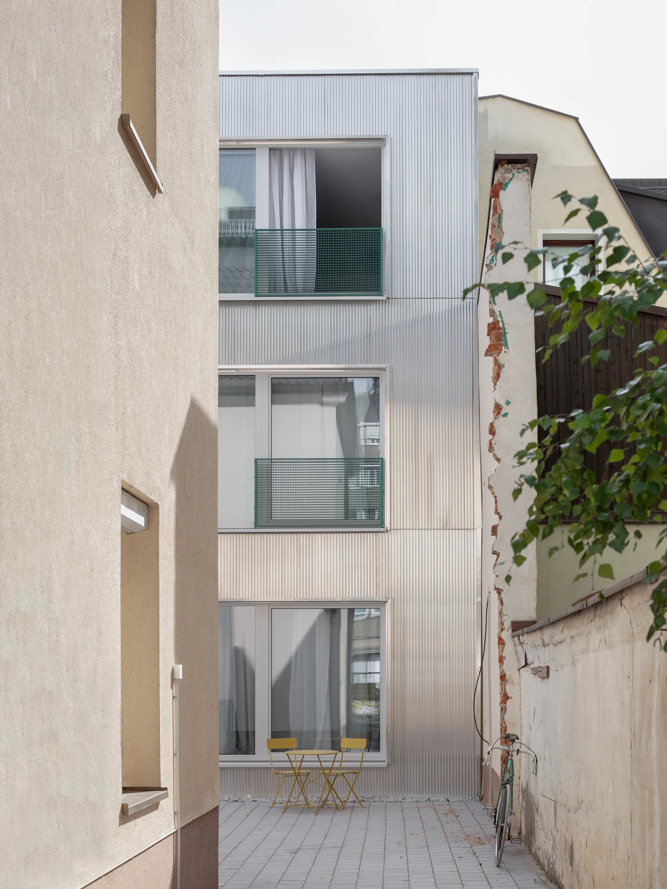 Hinterhofhaus „GINO“